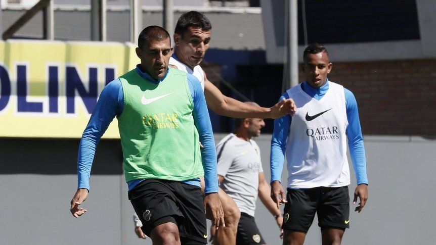 Tevez y Benedetto, al banco frente a Unión