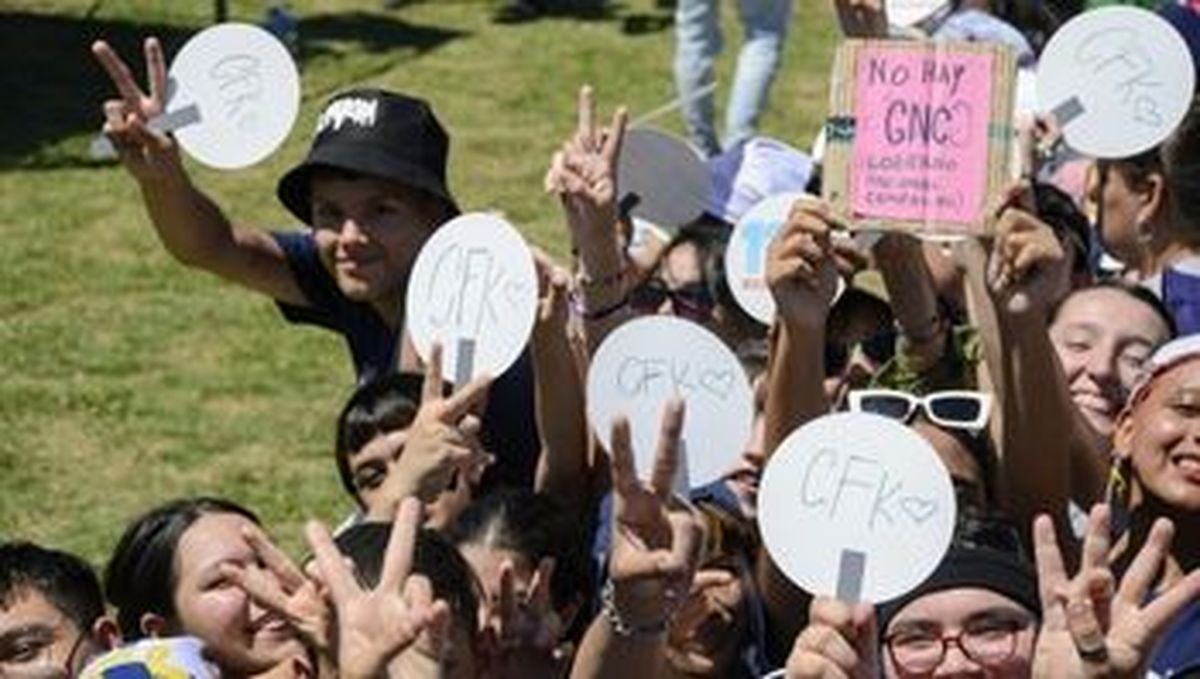 La gente recibió a Cristina Fernández de Kirchner en Rosario. La gente recibió a Cristina Fernández de Kirchner en Rosario.