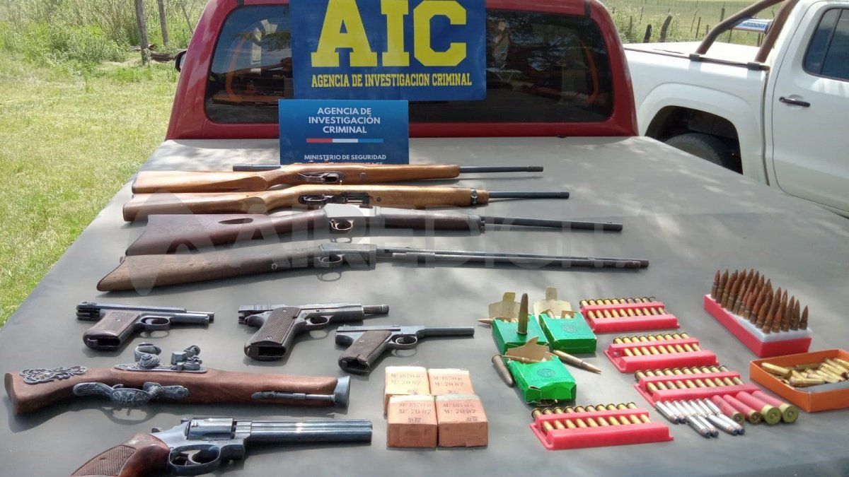 Armados hasta los dientes. Durante los allanamientos, los investigadores encontraron armas y municiones. 