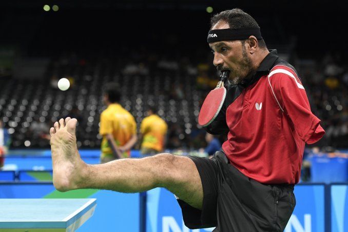 La historia del egipcio sin brazos que compite en tenis de mesa