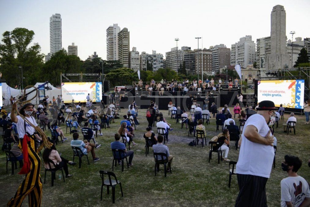 La presentación del Boleto Educativo Gratuito se realizó este jueves en un acto encabezado por el gobernador Omar Perotti en el Parque Nacional a la Bandera de la ciudad de Rosario. 