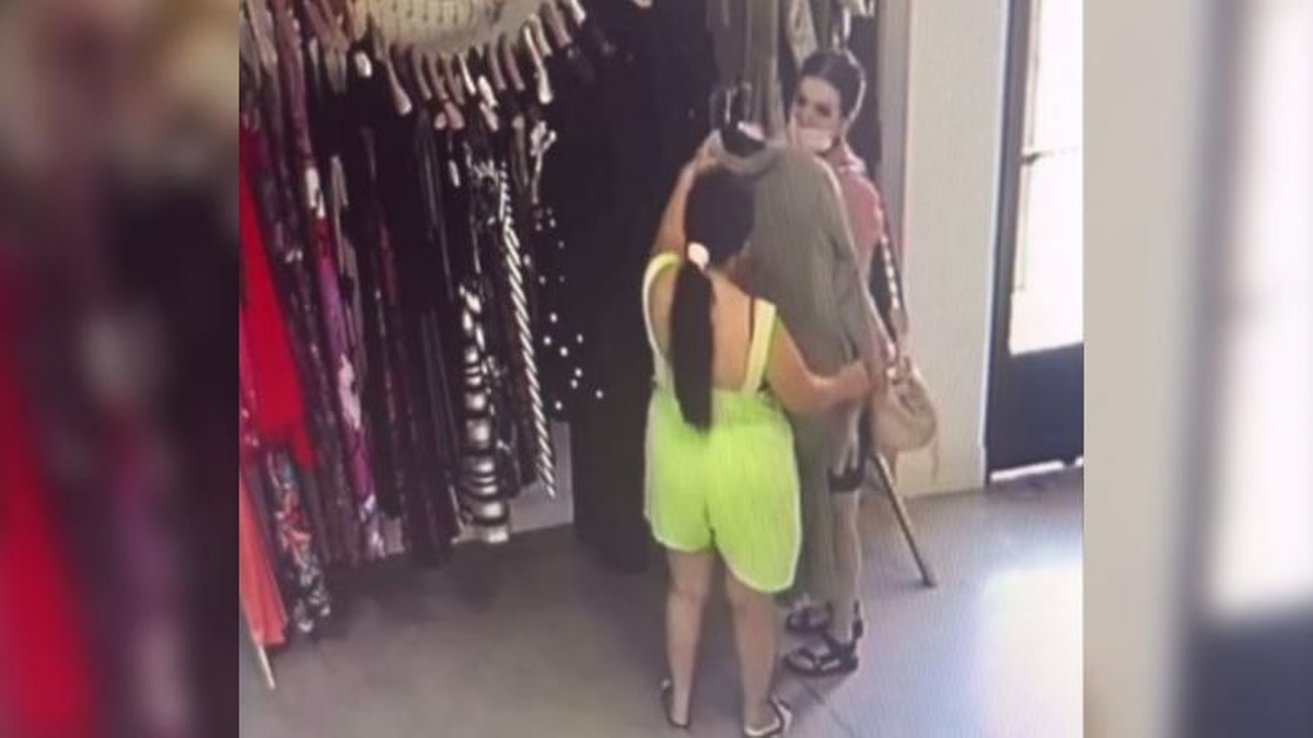 Le robaron a la hija de La Mona Jim&eacute;nez.