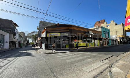 El local funciona en pleno centro de la ciudad de Santa Fe donde se realizan cobros del Pago Fácil y de Western Union. El local funciona en pleno centro de la ciudad de Santa Fe donde se realizan cobros del Pago Fácil y de Western Union.