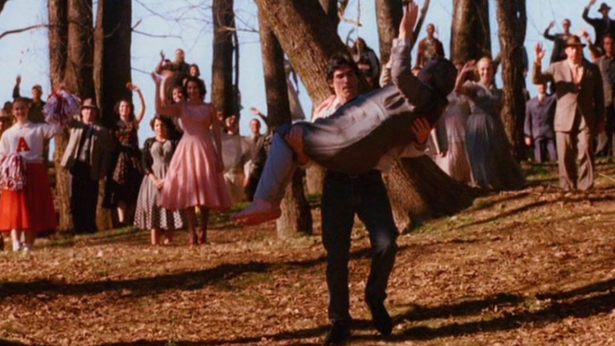 La mezcla única de realismo y fantasía que solo el cine de Tim Burton puede ofrecer. La mezcla única de realismo y fantasía que solo el cine de Tim Burton puede ofrecer.