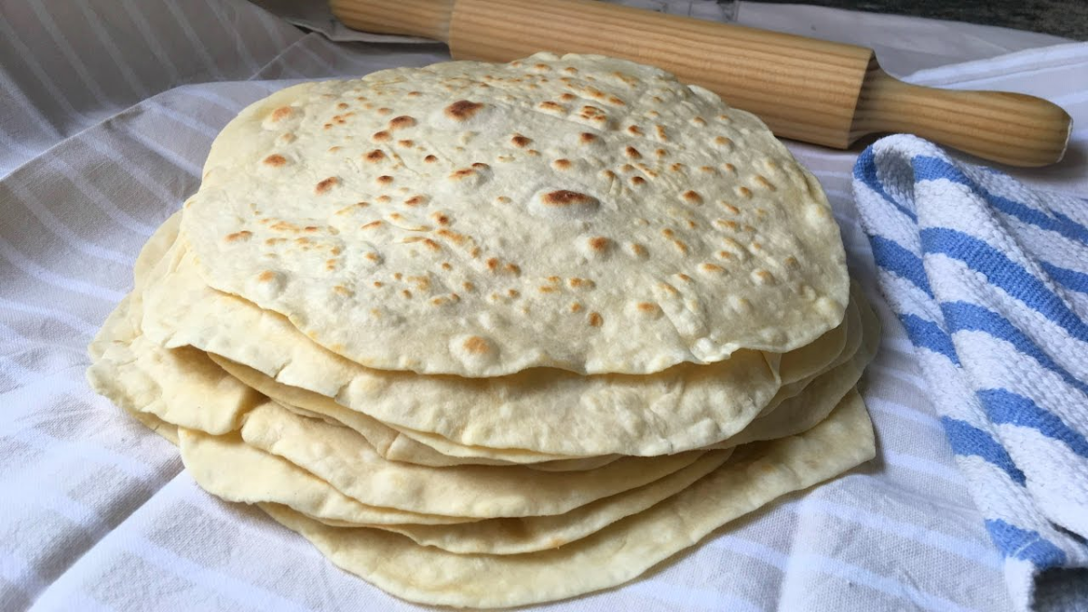 Las tortillas de harina de trigo al horno son una opción fácil y rápida de preparar en casa con pocos ingredientes. Las tortillas de harina de trigo al horno son una opción fácil y rápida de preparar en casa con pocos ingredientes.