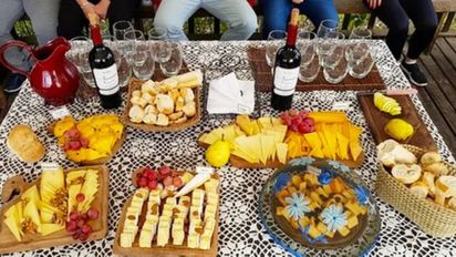 Dónde queda el pueblito argentino que ofrece la mejor degustación de quesos artesanales a cielo abierto