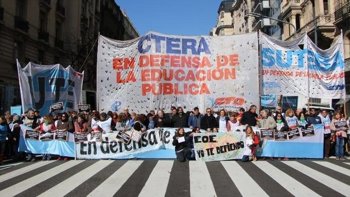 Tras La Convocatoria Del Gobierno Para El Martes Ctera Anunció Un Paro