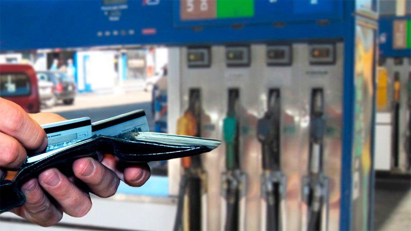 Desde el 1° de febrero, las estaciones de servicio que no sean de la empresa YPF dejan de aceptar el pago con tarjeta de crédito.