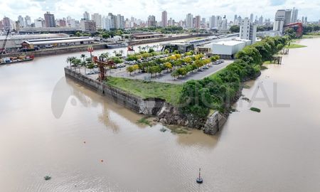 El muelle del Dique 1 del Puerto de Santa Fe ya había sufrido un derrumbe en 2022. El muelle del Dique 1 del Puerto de Santa Fe ya había sufrido un derrumbe en 2022.