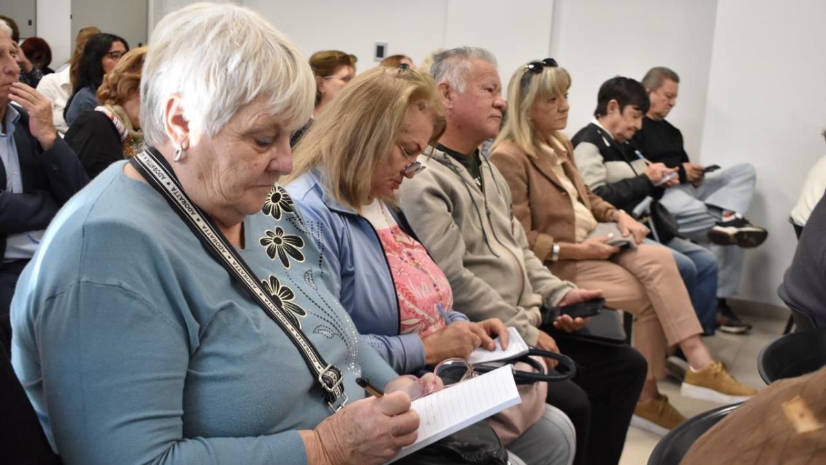 Provincia capacita a adultos mayores en herramientas digitales para acceder a servicios públicos y cuidarse de las estafas