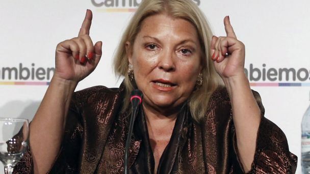 Los dichos de la líder de la Coalición Cívica, que advirtió que irá a la Justicia contra Manes, desataron el enojo del radicalismo.