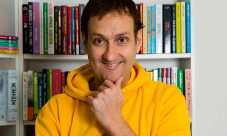 Albert Espinosa: la vida del escritor, que superó el cáncer y que vendió más de 7 millones de libros