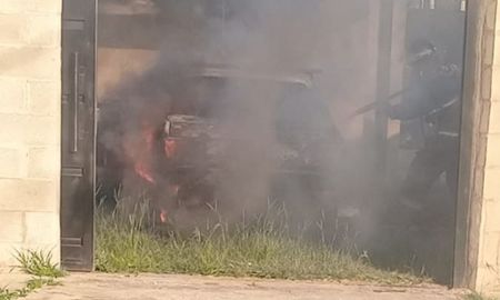 El incendio ocurrió en calle 10 al 3600, en el sur de la vecina ciudad. Trabajaron Bomberos de Santo Tomé. No hubo heridos. El incendio ocurrió en calle 10 al 3600, en el sur de la vecina ciudad. Trabajaron Bomberos de Santo Tomé. No hubo heridos.