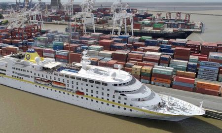Ayer, el Ministerio de Salud dispuso el aislamiento de todas las personas a bordo del Hamburg ante el reporte del caso cuyo resultado negativo se informó hoy. Ayer, el Ministerio de Salud dispuso el aislamiento de todas las personas a bordo del Hamburg ante el reporte del caso cuyo resultado negativo se informó hoy.