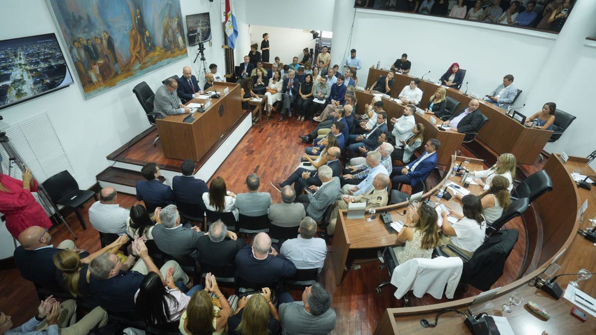 Durante la apertura de las sesiones ordinarias, el intendente estuvo acompañado por el presidente del Concejo Municipal Sergio Durante la apertura de las sesiones ordinarias, el intendente estuvo acompañado por el presidente del Concejo Municipal Sergio