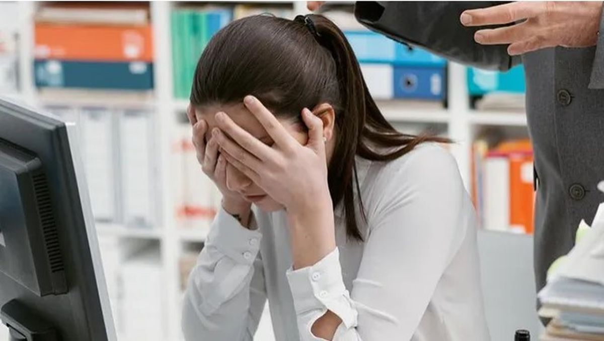 La guía comprende un listado de 10 diferentes modalidades de violencias digitales sexuales: una de ellas es la btención y difusión no consentida de material íntimo sexual/desnudez o de explotación sexual. La guía comprende un listado de 10 diferentes modalidades de violencias digitales sexuales: una de ellas es la btención y difusión no consentida de material íntimo sexual/desnudez o de explotación sexual.