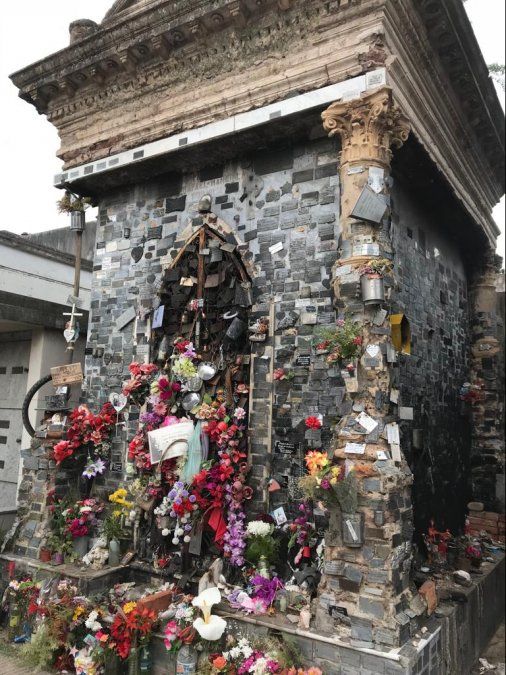 Los misterios del panteón de Rafael Mansilla, primera parte: visita al cementerio