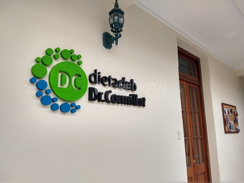 Entró a robar con una nena en brazos al dietaclub del Dr. Cormillot