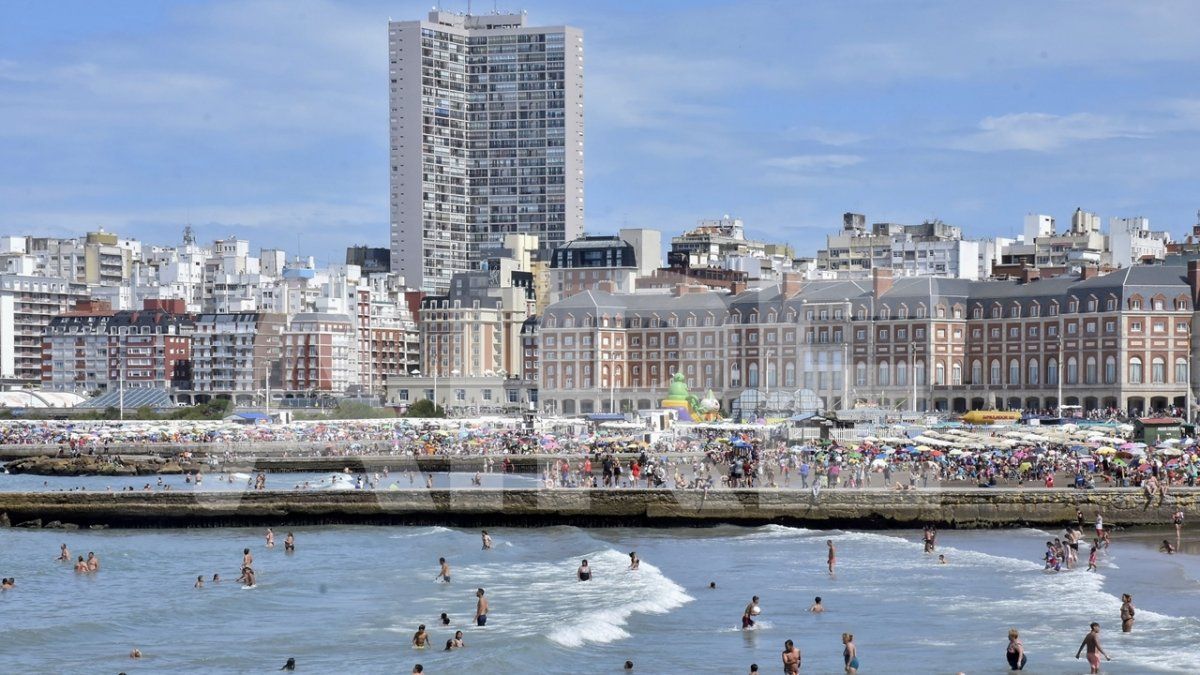 Mar del Plata es una de las ciudades preferidas de los argentinos a la hora de veranear (foto de archivo).