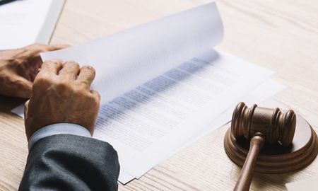 Condenan a una mujer a pagar millones por engañar a su esposo 40 años Condenan a una mujer a pagar millones por engañar a su esposo 40 años