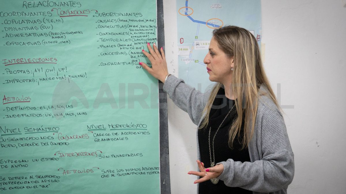 Andrea Fernández es coordinadora del profesorado de Educación Especial con orientación en Sordos e Hipoacúsicos. Andrea Fernández es coordinadora del profesorado de Educación Especial con orientación en Sordos e Hipoacúsicos.