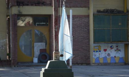 La comunidad de San Cristóbal intenta reconstruirse tras el ataque en la Escuela Nº 40 Mariano Moreno. La comunidad de San Cristóbal intenta reconstruirse tras el ataque en la Escuela Nº 40 Mariano Moreno.