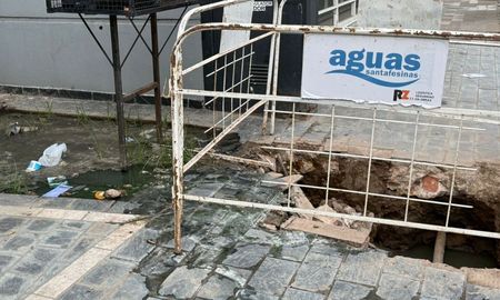 Pérdida de líquidos cloacales en Eva Perón al 2900. Pérdida de líquidos cloacales en Eva Perón al 2900.