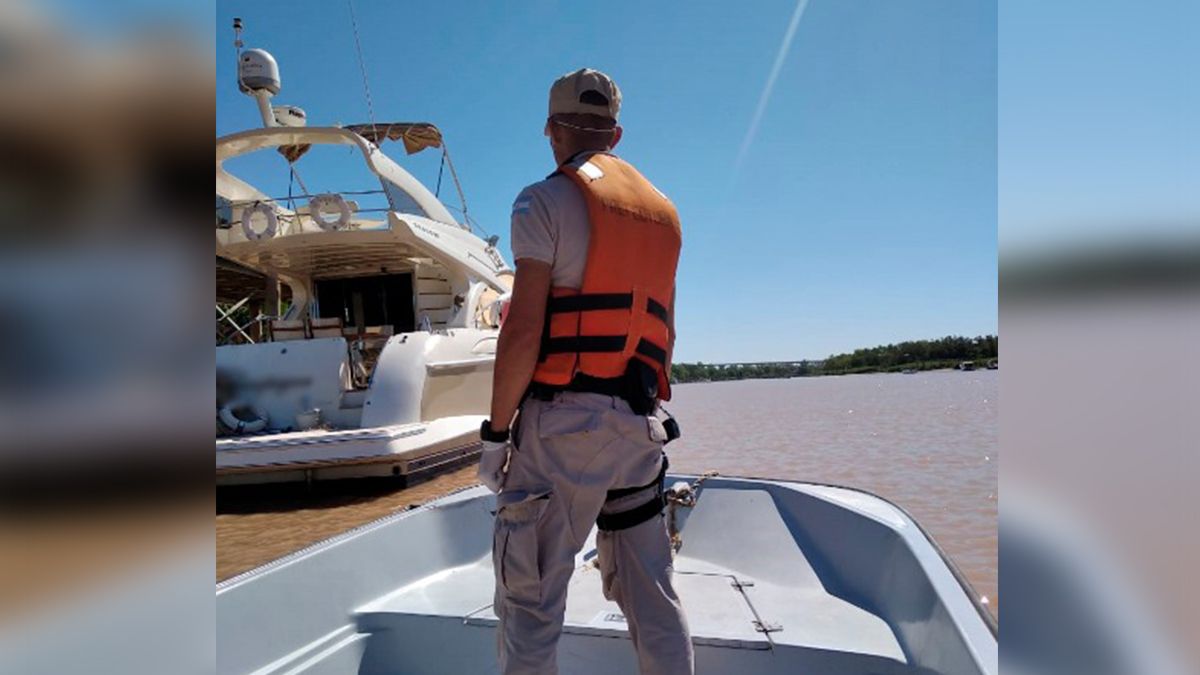 El momento en el que Prefectura Naval&nbsp;Argentina detiene el yate de Gustavo Nardelli