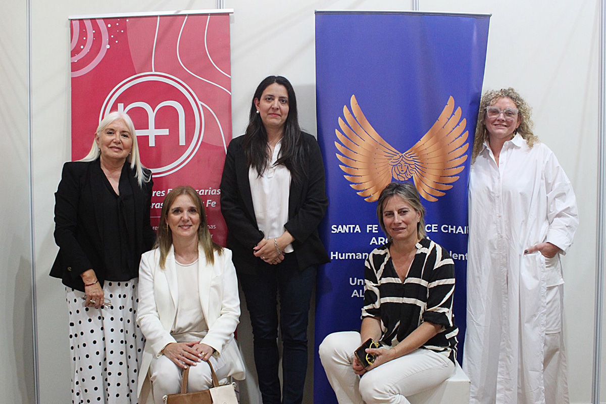 De la charla participaron Silvia Klingler, gerenta general del Grupo AIRE; María de los Ángeles Moyano, presidenta de Camees; Daniela Gorgni, titular de Ima Natural; María Carina Ayub, de Motores Czerweny; y Elizabeth Raffin, de Supermercados Raffin. De la charla participaron Silvia Klingler, gerenta general del Grupo AIRE; María de los Ángeles Moyano, presidenta de Camees; Daniela Gorgni, titular de Ima Natural; María Carina Ayub, de Motores Czerweny; y Elizabeth Raffin, de Supermercados Raffin.