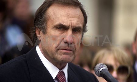 Carlos Reutemann se encuentra estable, luego del episodio febril del domingo. Carlos Reutemann se encuentra estable, luego del episodio febril del domingo.