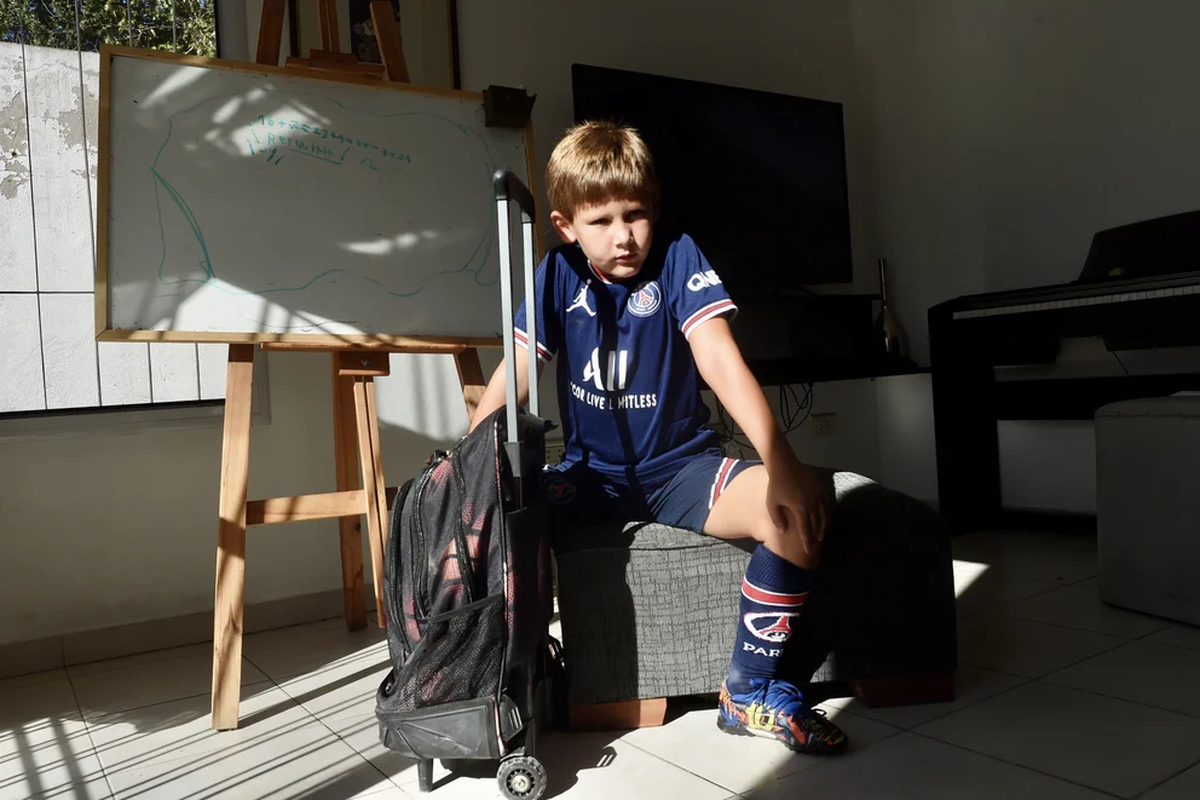 Benjamín cursa cuarto grado en un colegio privado en La Plata (Aglaplata) 
