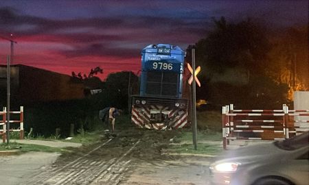 Una formación de Trenes Argentinos descarriló este lunes por la tarde en Santa Fe. Una formación de Trenes Argentinos descarriló este lunes por la tarde en Santa Fe.