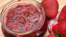 altText(Mermelada de frutilla sin azúcar: la receta saludable de 4 ingredientes que es furor por su textura)}