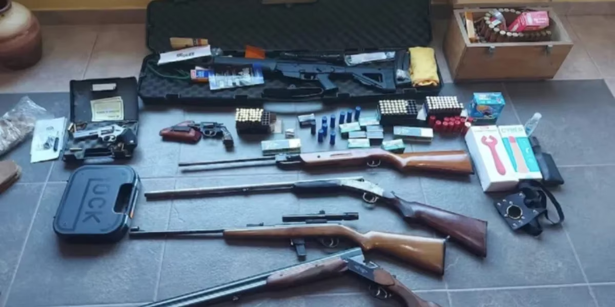 El hombre quedó imputado por cuatro delitos. Abusaba de su pareja y la mantenía secuestrada en un country de Pinamar.