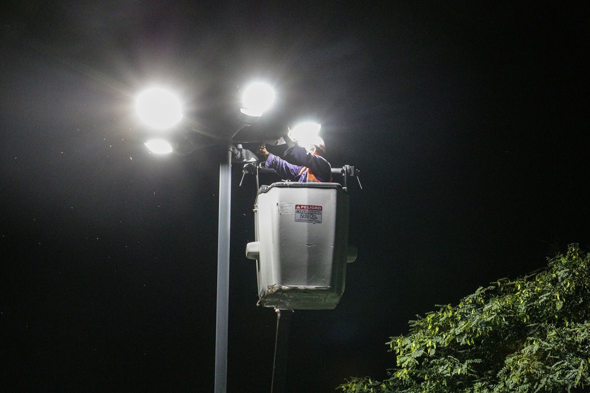 “Antes de terminar la gestión, vamos a iluminar toda la ciudad con luces LED”, prometió el intendente Poletti.