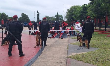 Detallaron cómo se produjeron detenciones en operativos policiales realizados en partidos de fútbol. Detallaron cómo se produjeron detenciones en operativos policiales realizados en partidos de fútbol.