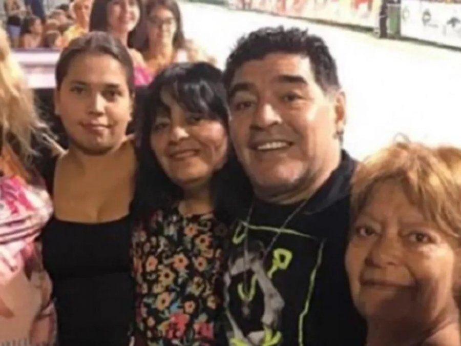 Las hermanas de Diego se diferencian de los demás familiares. 