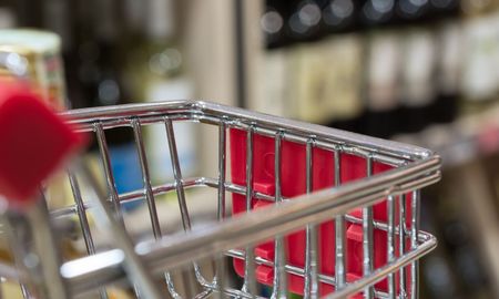 El Gobierno eliminó reglamentaciones que le permitían alEstado fijar precios, intervenir en mercados y solicitar información aempresas. El Gobierno eliminó reglamentaciones que le permitían alEstado fijar precios, intervenir en mercados y solicitar información aempresas.