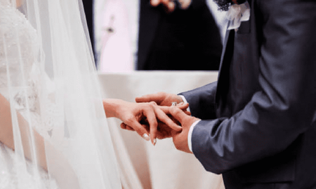 Estaban celebrando su boda, uno de los invitados disparó al aire y mató de un balazo a la novia Estaban celebrando su boda, uno de los invitados disparó al aire y mató de un balazo a la novia