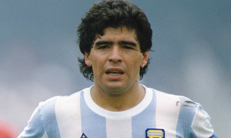 Desde la Asociación del fútbol Argentino y la Liga Profesional, publicaron dos emotivos videos, a cuatro años de la muerte de Diego Maradona. Desde la Asociación del fútbol Argentino y la Liga Profesional, publicaron dos emotivos videos, a cuatro años de la muerte de Diego Maradona.