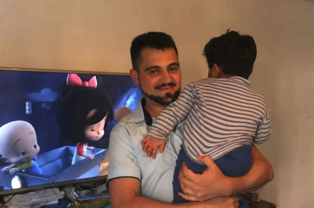 Murió el enfermero que adoptó a un bebé abandonado en un hospital de Tucumán: Tenía un corazón muy fuerte