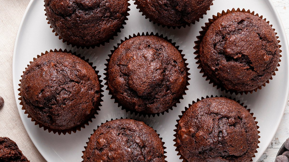 Muffins de chocolate esponjosos: la receta fácil para hacer en casa.