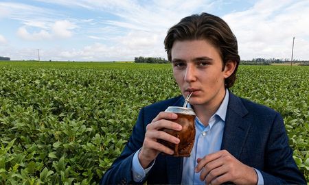 Barron Trump se aleja de los bienes raíces para liderar el desembarco de la yerba mate en el mercado de las bebidas energéticas de Estados Unidos.