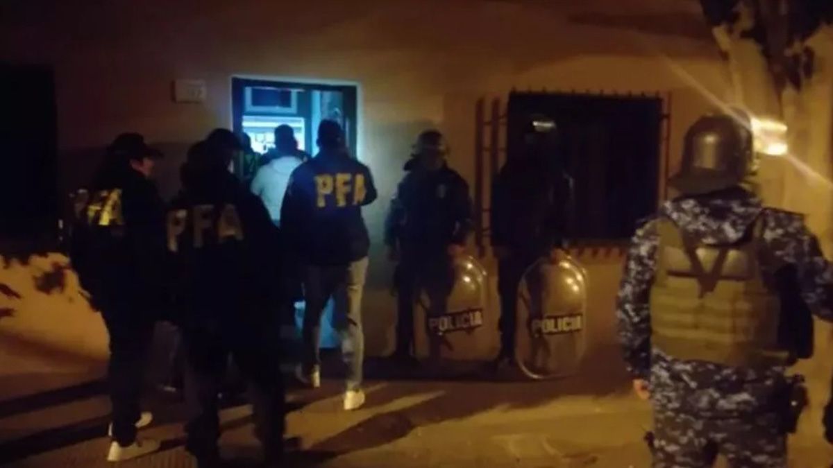 Fuentes judiciales revelaron que podría haber más detenciones, ya que estiman que Uliarte y Sabag Montiel actuaron con al menos tres personas más.