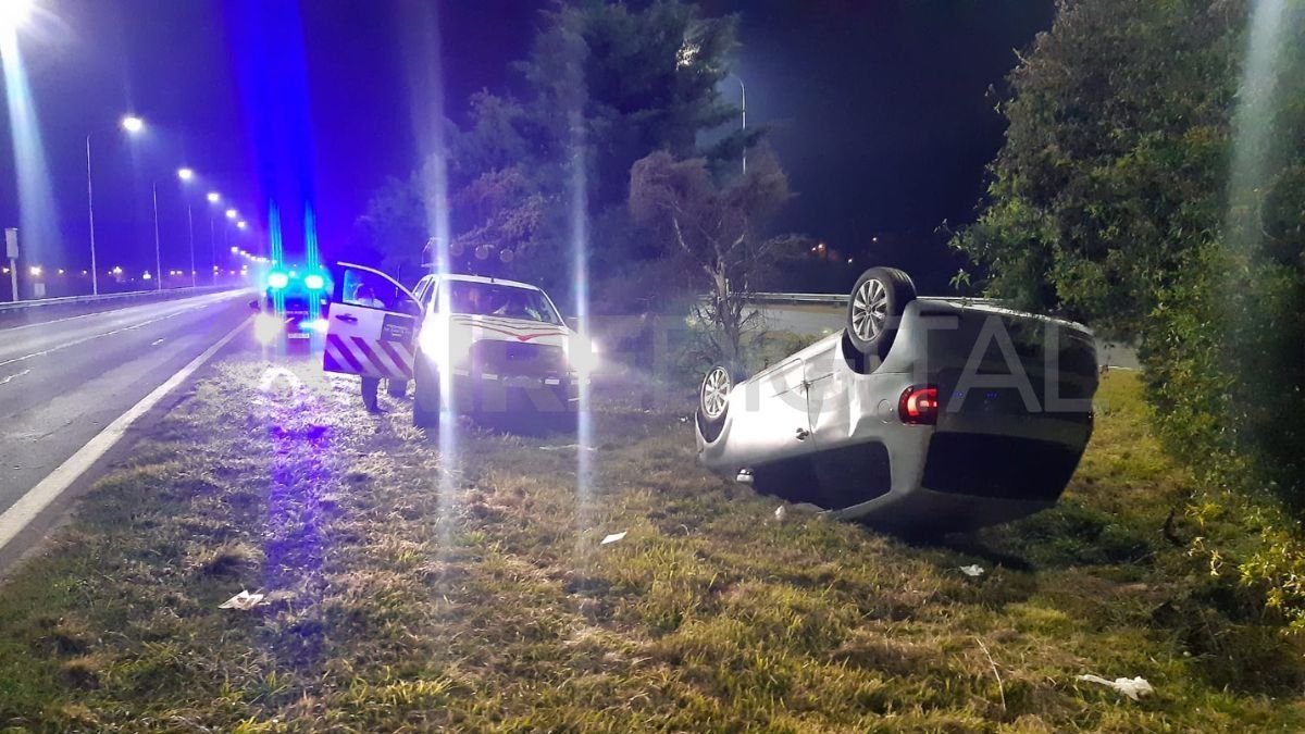 Personal del Corredor Vial y de la Dirección de Seguridad Vial trabajaron en la zona del accidente.