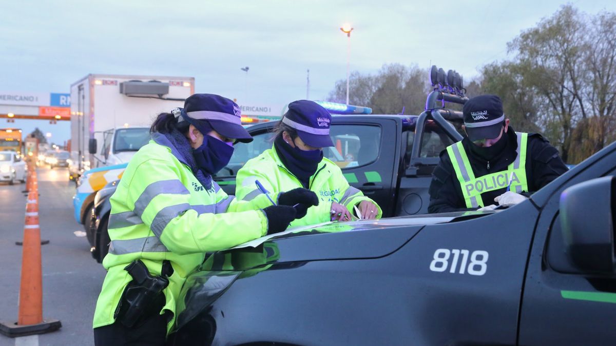 Intensos controles en los límites provinciales en el marco de la pandemia por coronavirus.