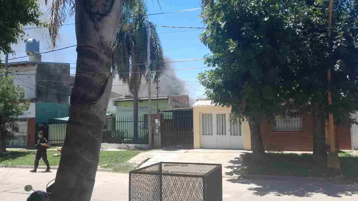 Otro incendio en Santa Fe: se prendió fuego una casa en Alvear al 7400