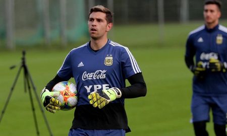 Emiliano Martínez fue elegido por un sitio de estadísticas como el mejor arquero del fútbol inglés. Emiliano Martínez fue elegido por un sitio de estadísticas como el mejor arquero del fútbol inglés.