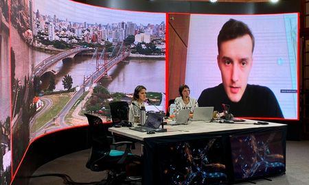 Oleksandr Slyvchuk tiene 25 años y también trabaja como voluntario en Kiev. Oleksandr Slyvchuk tiene 25 años y también trabaja como voluntario en Kiev.