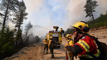 Por el incendio forestal, cerraron la Ruta 40 entre Epuyén y El Hoyo